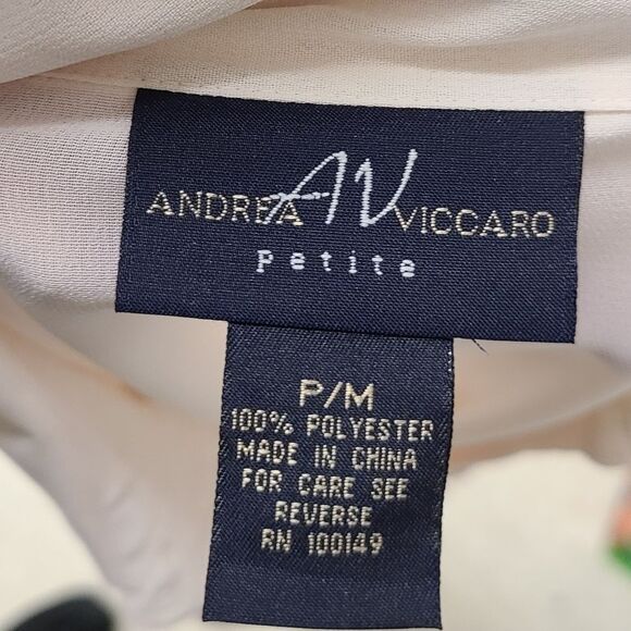 Andrea Viccaro Cream Tuxedo Top size Medium Petite - Picture 8 of 8